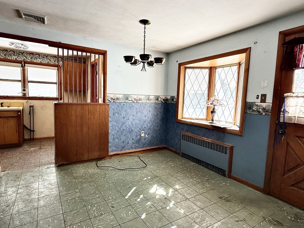 461 Sheridan Street Chicopee, MA 01020 - Photo 9 of 42