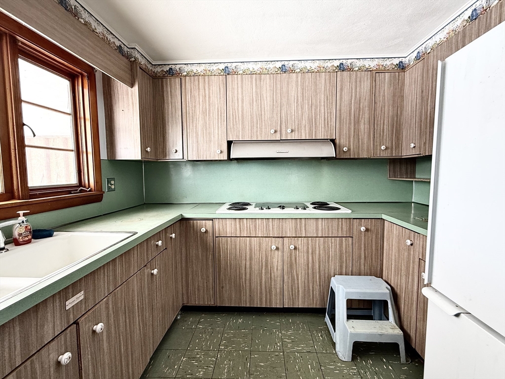 461 Sheridan Street Chicopee, MA 01020 - Photo 10 of 42