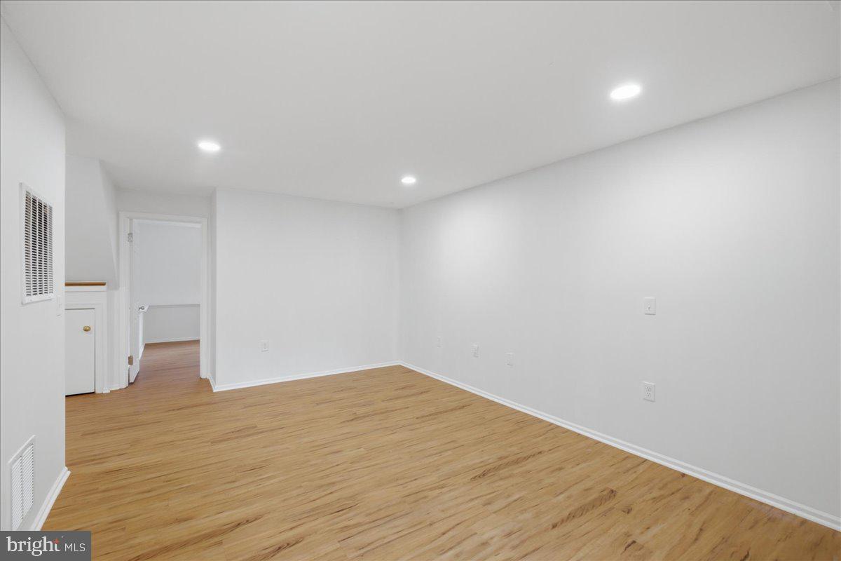 10598 Reed's Landing Circle Burke, VA 22015 - Photo 20 of 37
