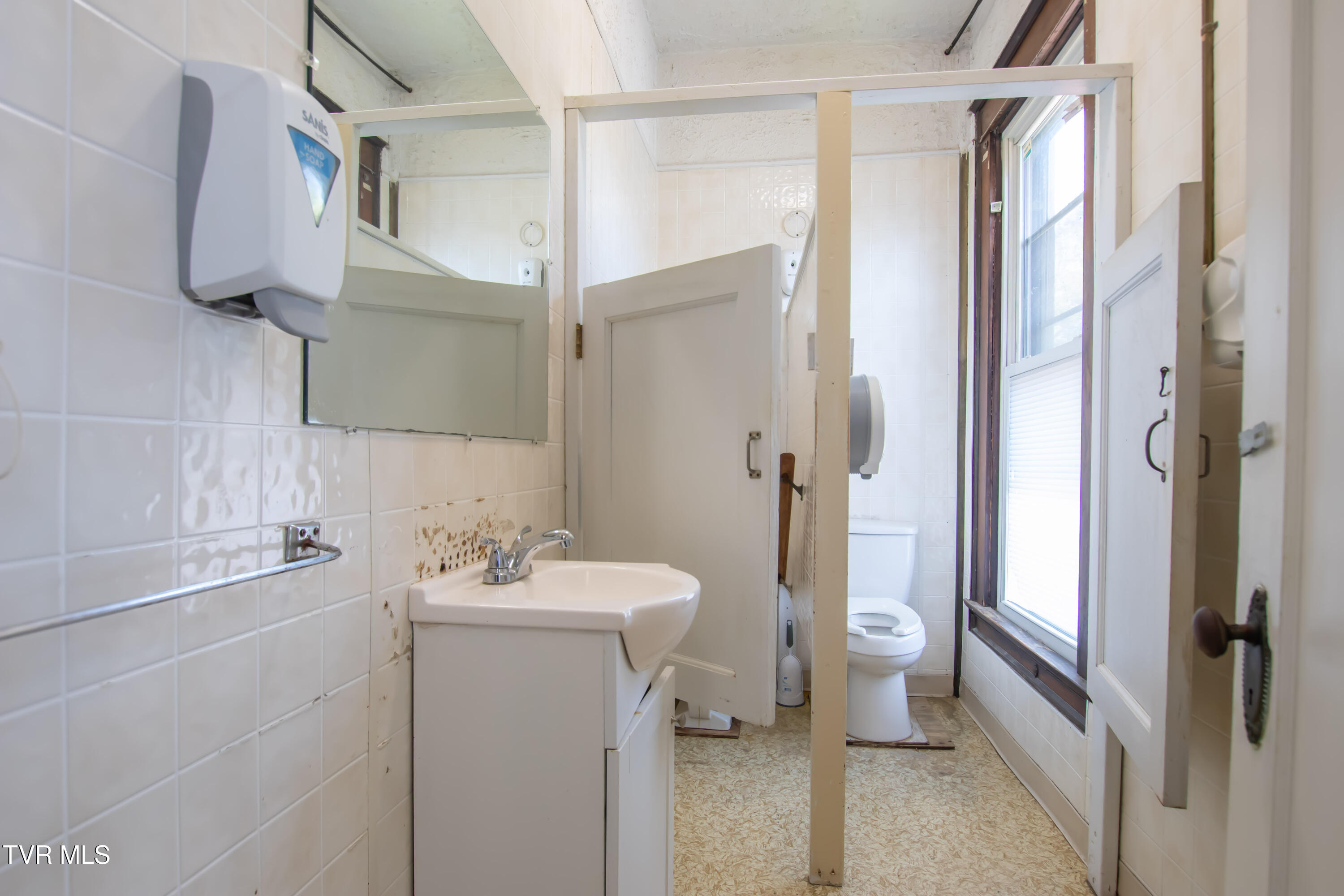 200 Solar Street Bristol, VA 24201 - Photo 32 of 86 Shelby Manor-31