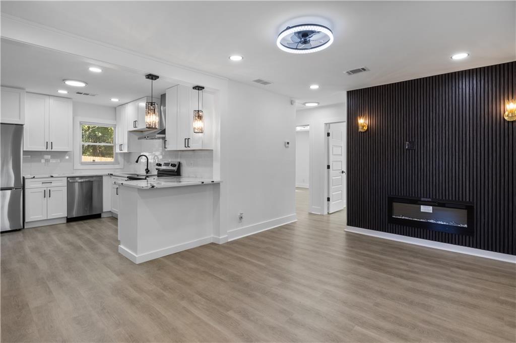 4253 Hanes Drive Decatur, GA 30035 - Photo 4 of 15 Gallery Image 4