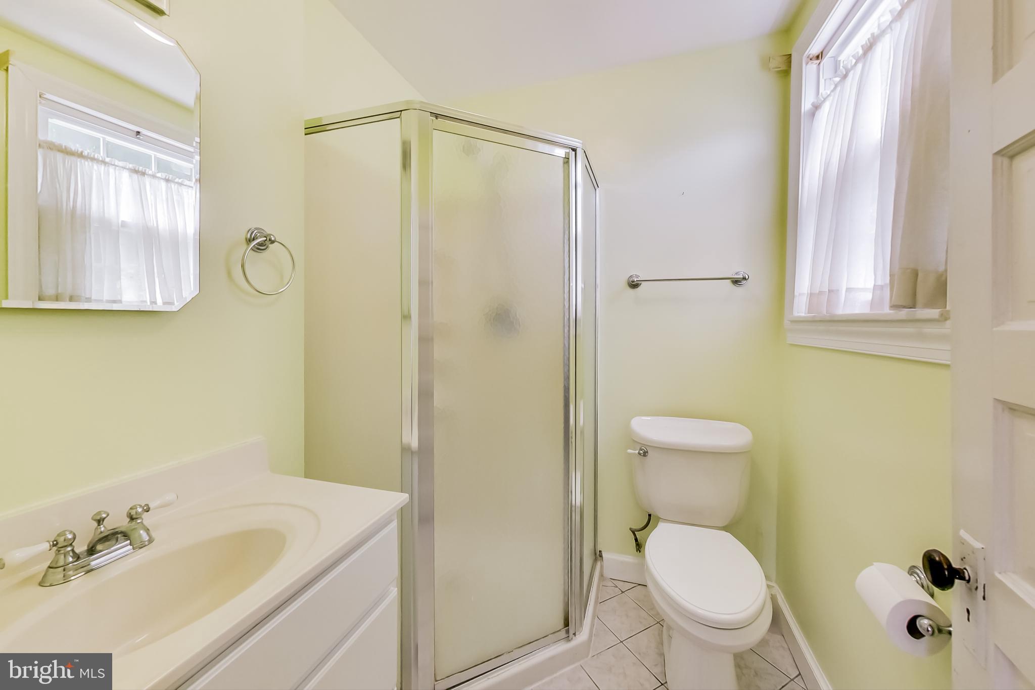 24224 Ridge Road Damascus, MD 20872 - Photo 12 of 44 main level bath off bedroom