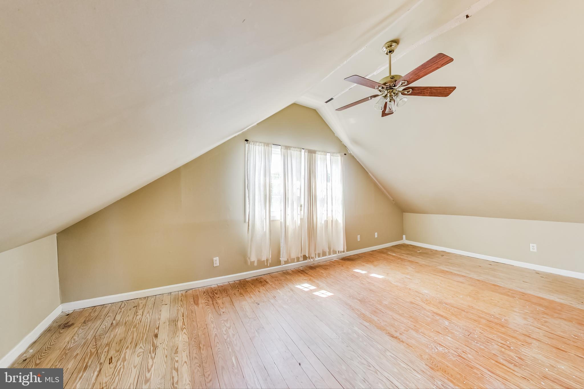 24224 Ridge Road Damascus, MD 20872 - Photo 13 of 44 top level master bedroom