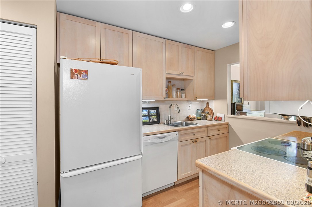 5111 Southeast Miles Grant Road, Unit 202 Stuart, FL 34997 - Photo 17 of 73 Gallery Image 17