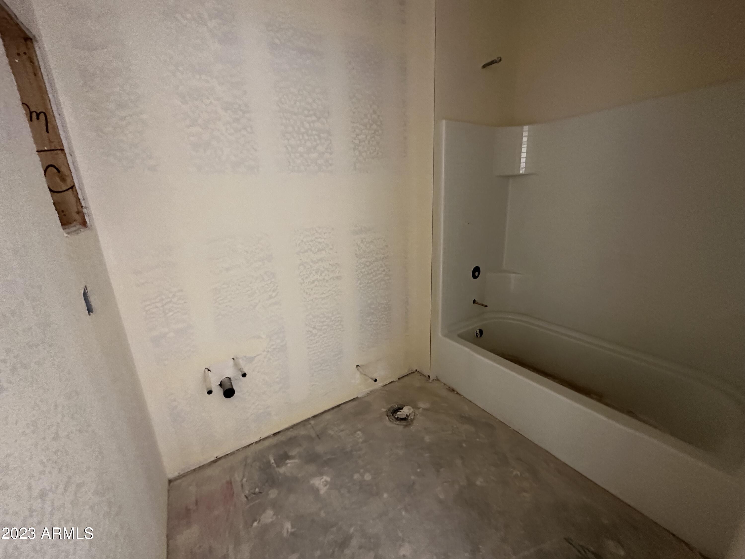 11521 East Unity Avenue Mesa, AZ 85212 - Photo 3 of 25 a bathroom with a bathtub