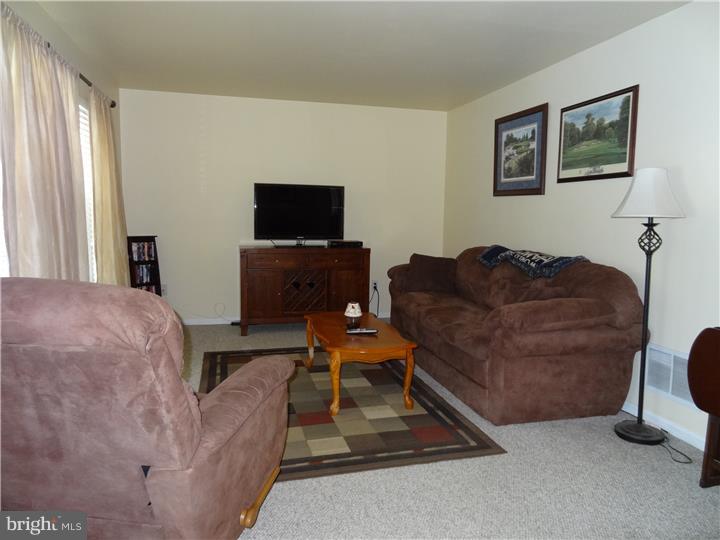 234 Peppermill Road West Berlin, NJ 08091 - Photo 5 of 25 Living Room