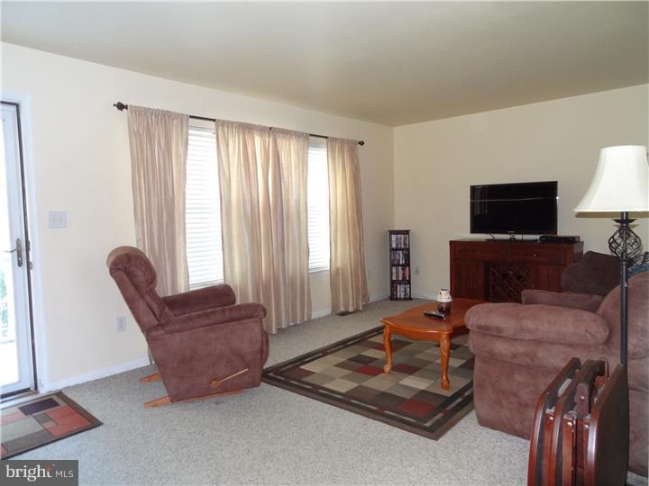 234 Peppermill Road West Berlin, NJ 08091 - Photo 6 of 25 Living Room