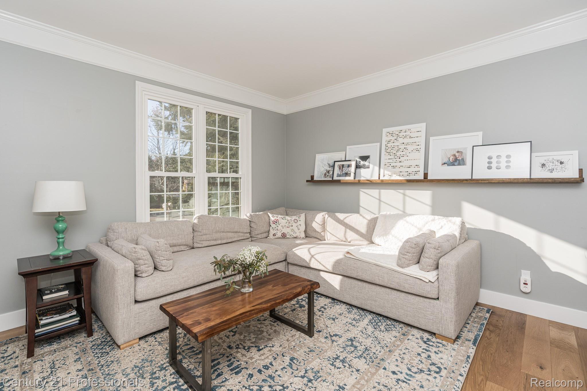 4245 Holly Lane Rochester, MI 48306 - Photo 18 of 48 Living room 2.jpg