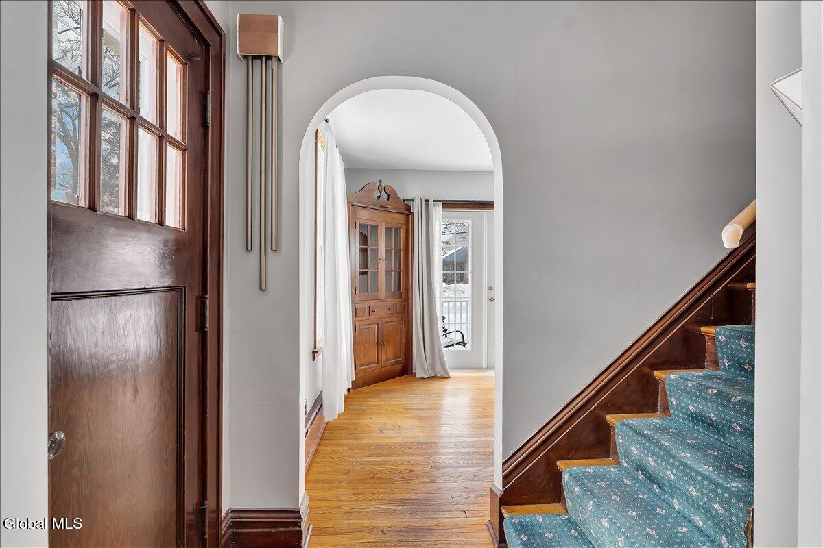 251 North Greenbush Road Troy, NY 12180 - Photo 3 of 28 07-P1649855