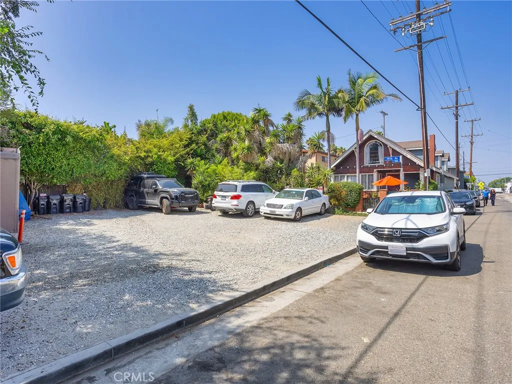 1909 Pacific Venice, CA 90291 - Photo 2 of 18 a car parked in front of a house