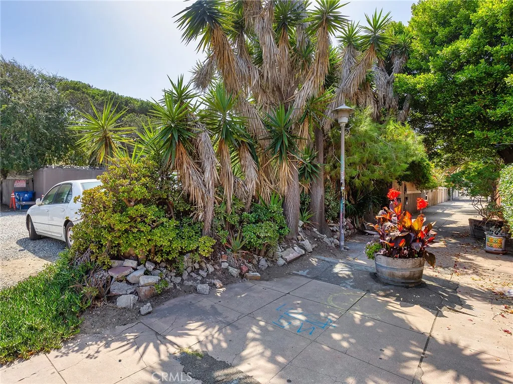 1909 Pacific Venice, CA 90291 - Photo 7 of 18 a garden with a table and chairs and potted plants