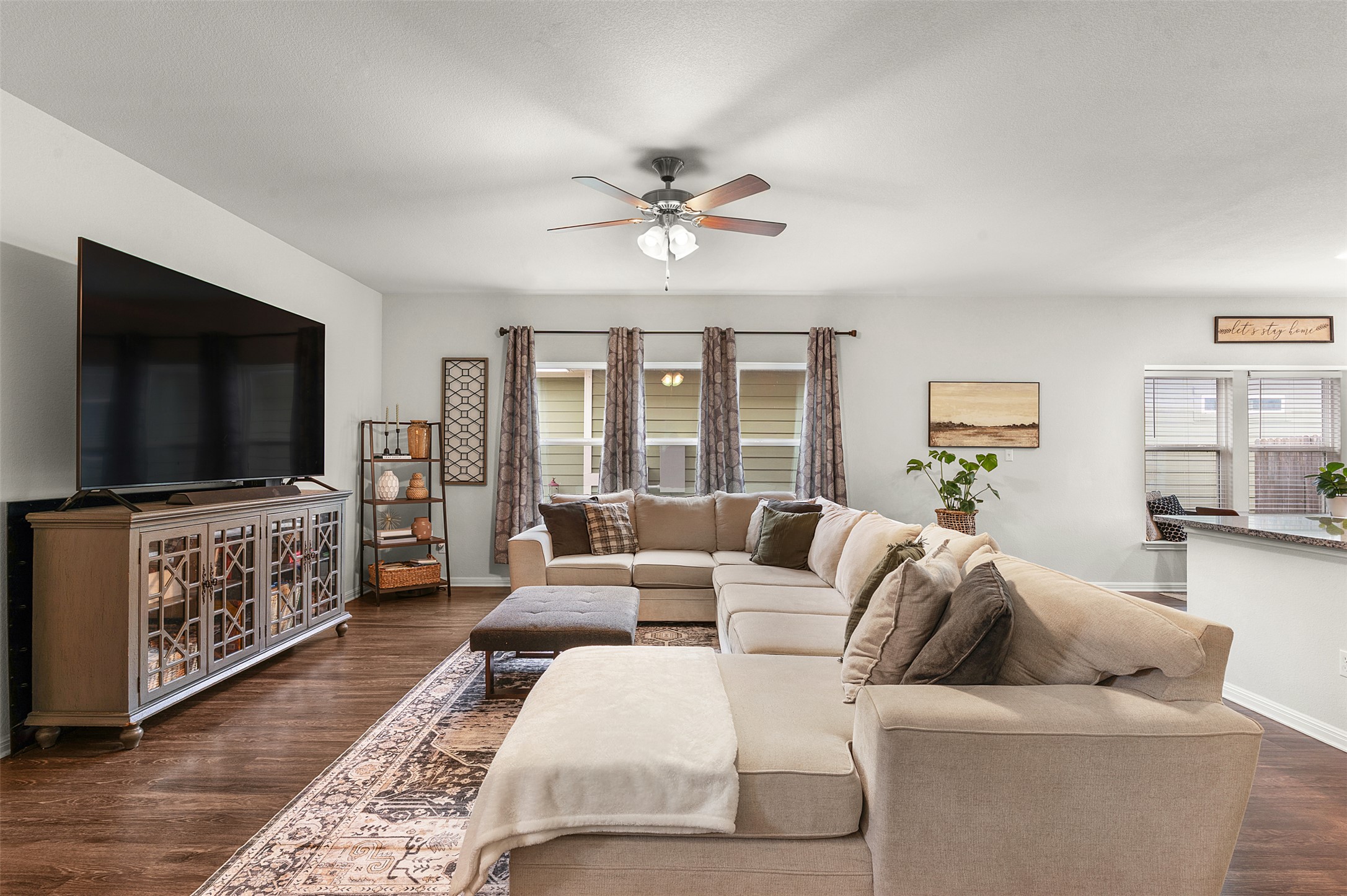925 Stampede Road San Marcos, TX 78666 - Photo 9 of 39 Living Room