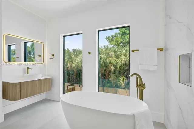 $2,249,000 | 1825 Northeast 26th Avenue, Fort Lauderdale, FL 33305