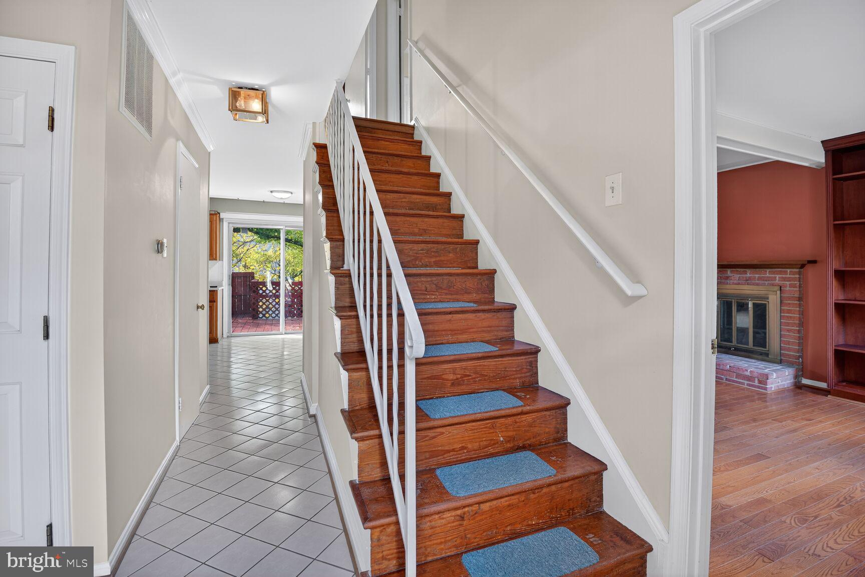 14 Treworthy Road Gaithersburg, MD 20878 - Photo 15 of 37 Entryway