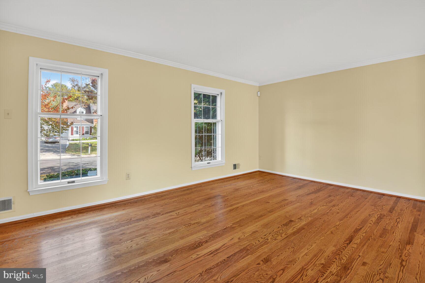 14 Treworthy Road Gaithersburg, MD 20878 - Photo 29 of 37 Living Room