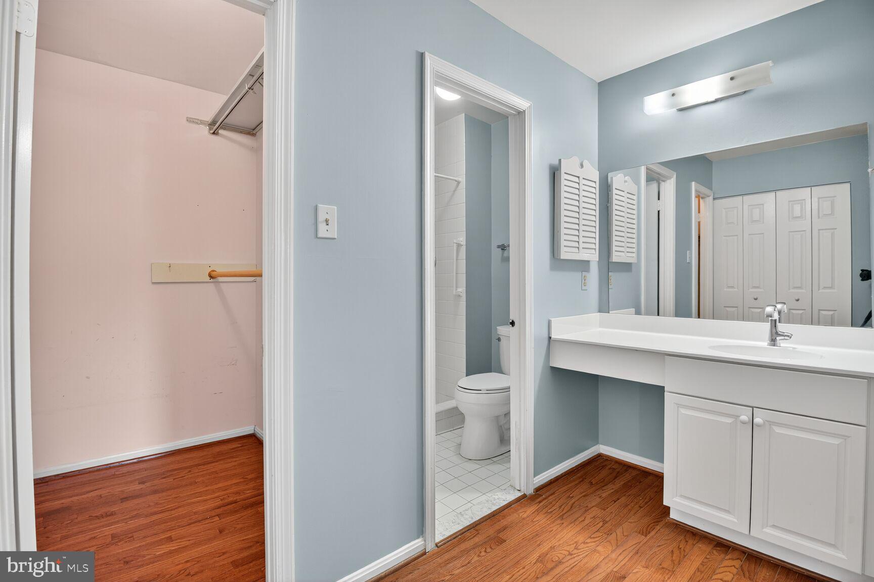 14 Treworthy Road Gaithersburg, MD 20878 - Photo 9 of 37 Primary Bath