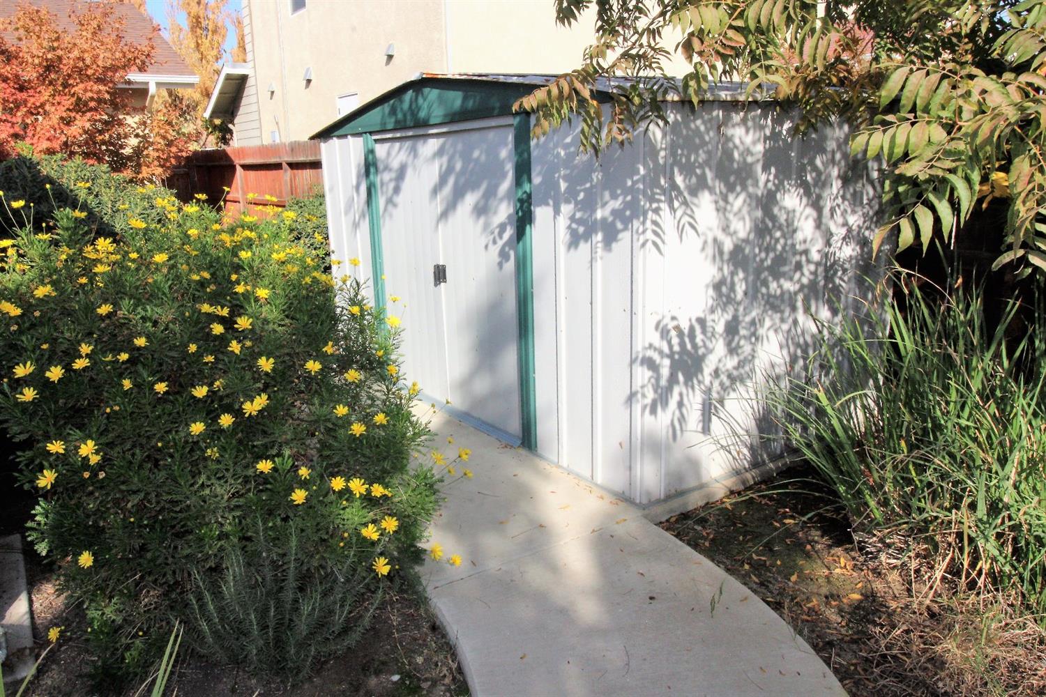 283 West Lilac Avenue Reedley, CA 93654 - Photo 40 of 48 Gallery Image 40