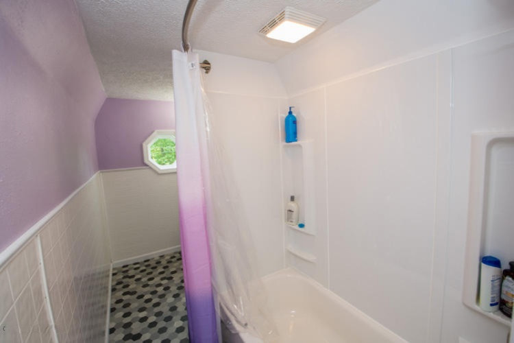 2863 Beebe Road Niles, MI 49120 - Photo 23 of 39 2863 Beebe Rd Niles_Bathroom