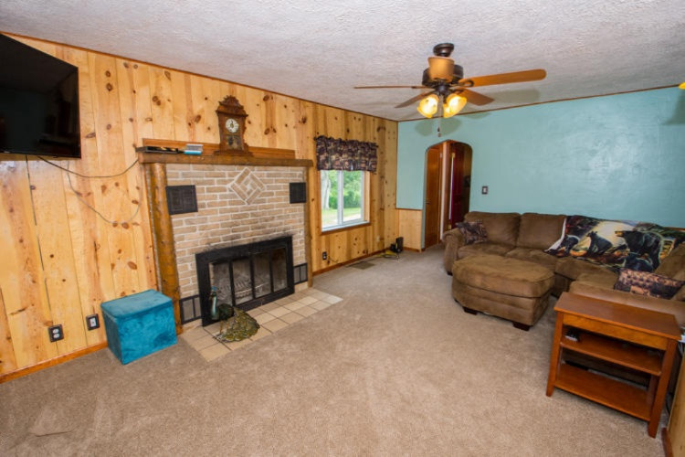 2863 Beebe Road Niles, MI 49120 - Photo 4 of 39 2863 Beebe Rd Niles_Living room (4)