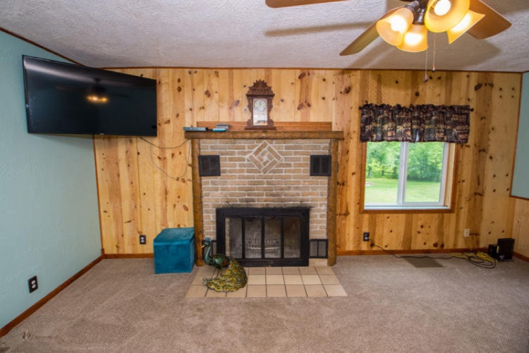 2863 Beebe Road Niles, MI 49120 - Photo 5 of 39 2863 Beebe Rd Niles_Living room (5)
