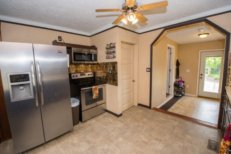 2863 Beebe Road Niles, MI 49120 - Photo 8 of 39 2863 Beebe Rd Niles_Kitchen (4)