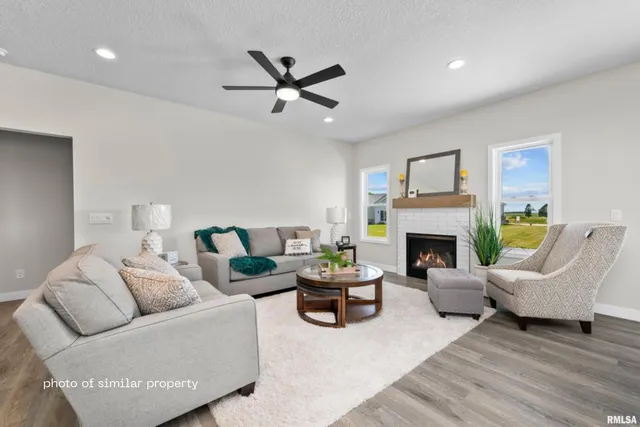 $389,900 | 1867 Redbud Circle, Unit 103, Eldridge, IA 52748