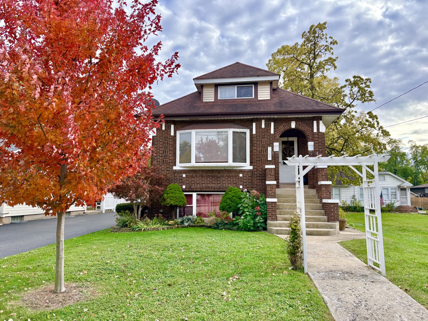 1321 Ridge Road Homewood, IL 60430 - Photo 2 of 25 a front view of a house with garden