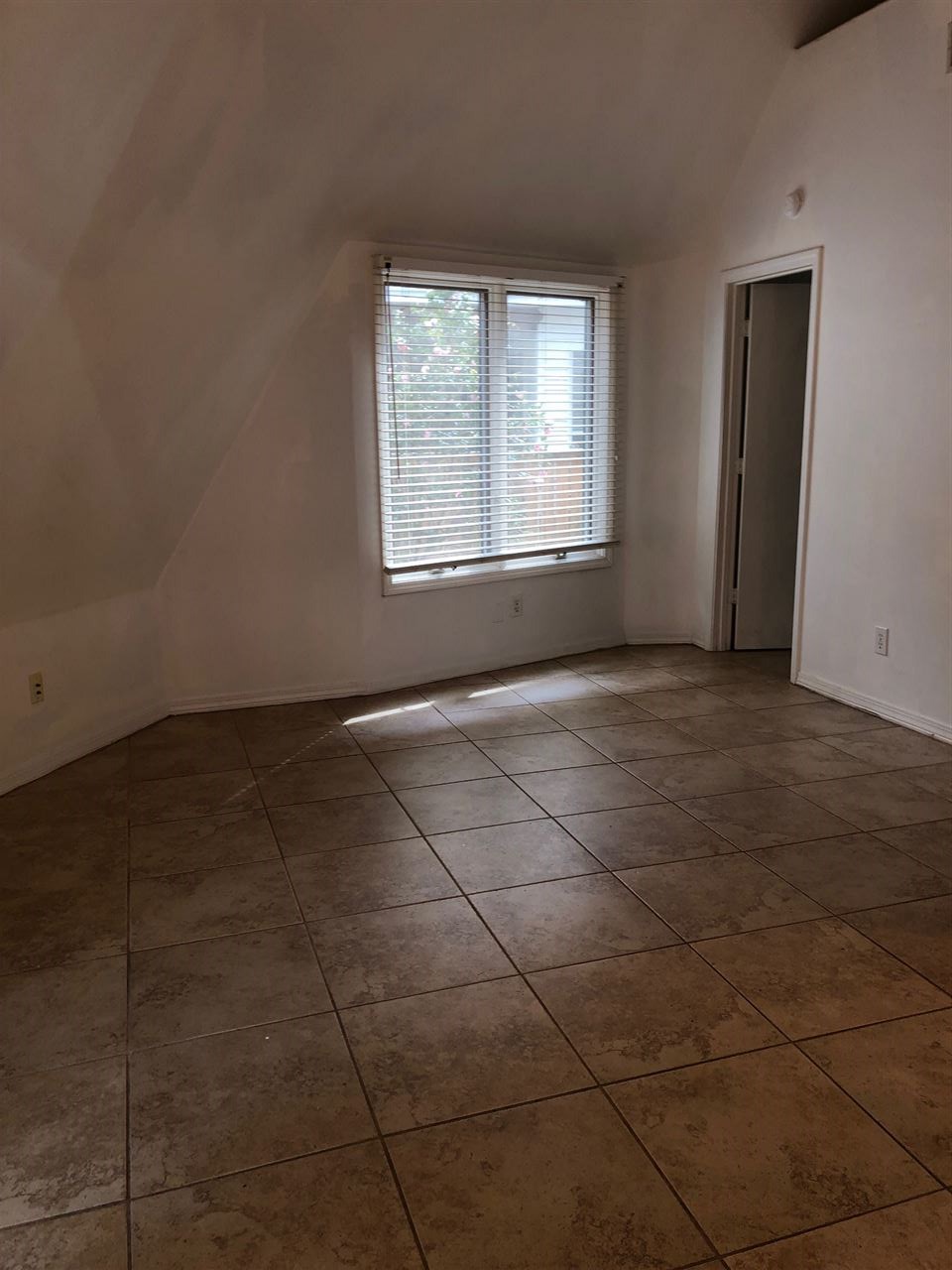 5533 Mobile Avenue Orange Beach, AL 36561 - Photo 33 of 37 Living Room