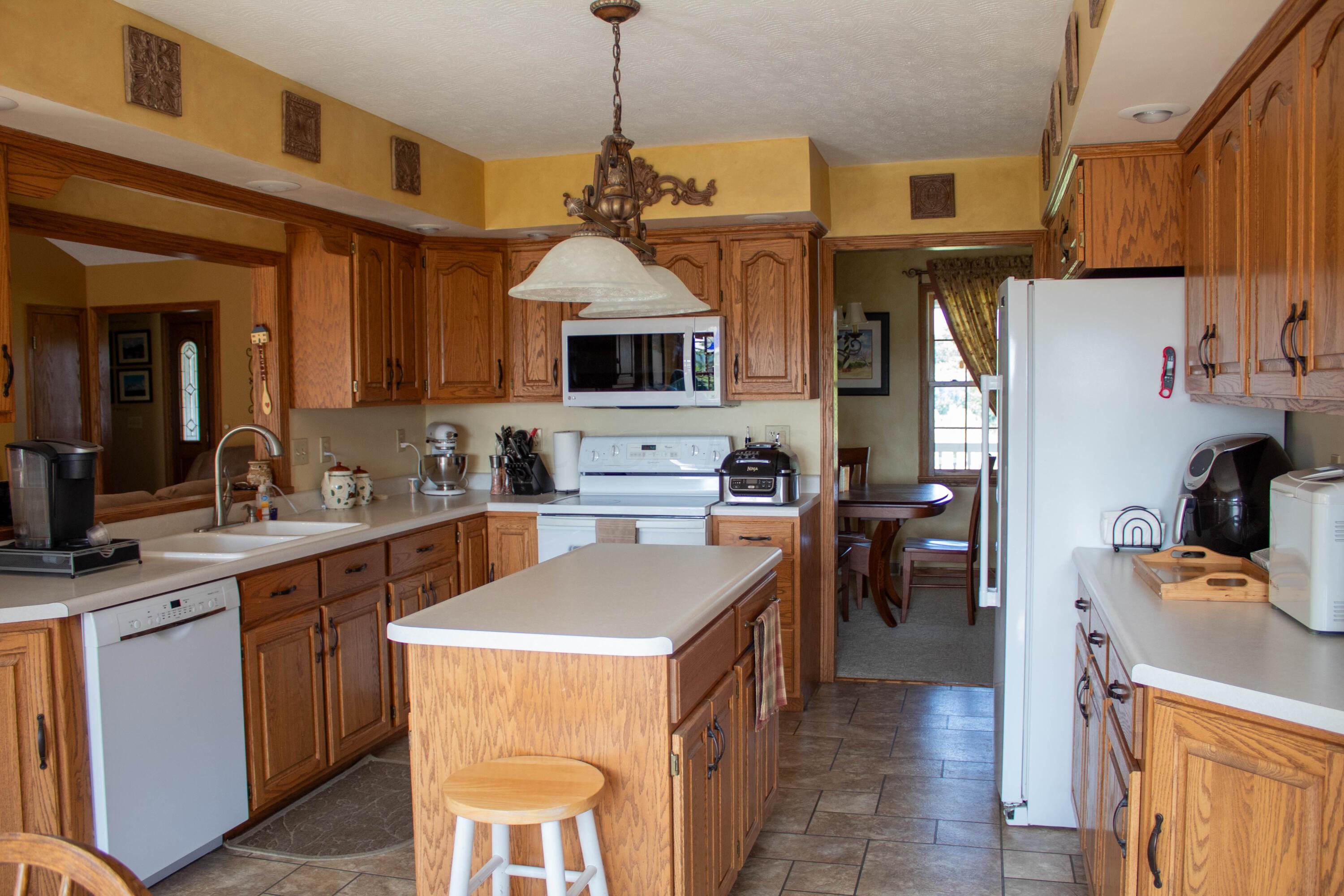 2691 East Hooppole Ridge Road Northeast McConnelsville, OH 43756 - Photo 9 of 51 16