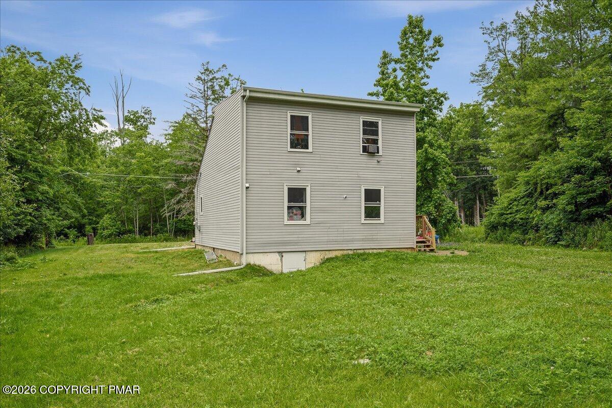 3084 Pleasant View Drive Gilbert, PA 18331 - Photo 4 of 25 04-HomeView_Media-3084_Pleasant_View_Dr
