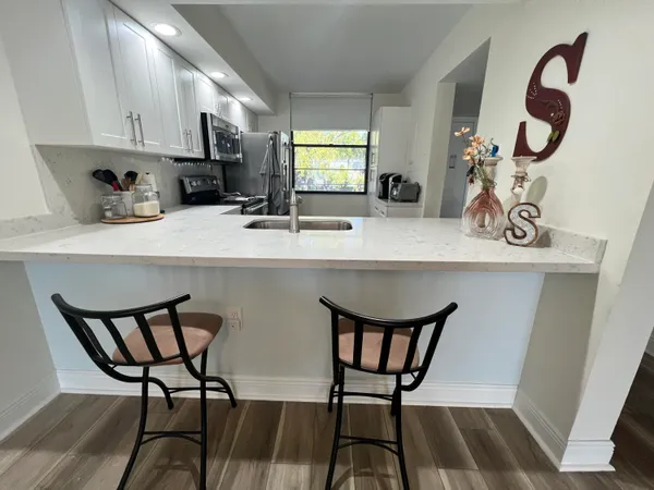 $2,500 | 1510 Whitehall Drive, Unit 301, Davie, FL 33324
