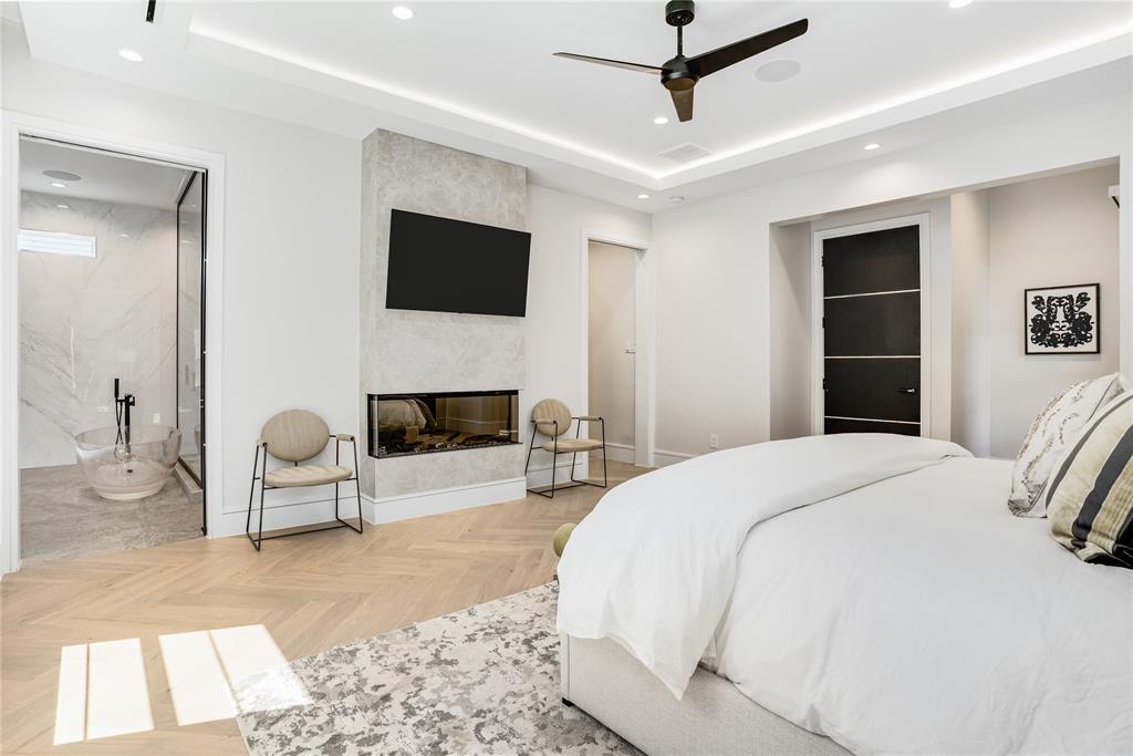 5510 Caladium Drive Dallas, TX 75230 - Photo 18 of 40 a bedroom with a bed mirror and window