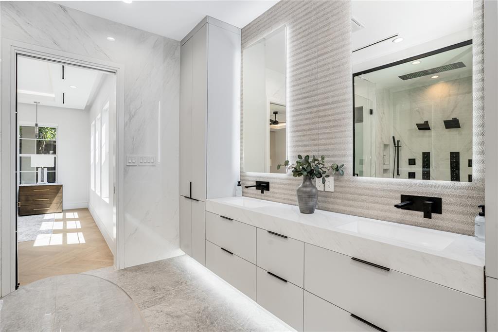 5510 Caladium Drive Dallas, TX 75230 - Photo 19 of 40 a bathroom with a double vanity sink and mirror