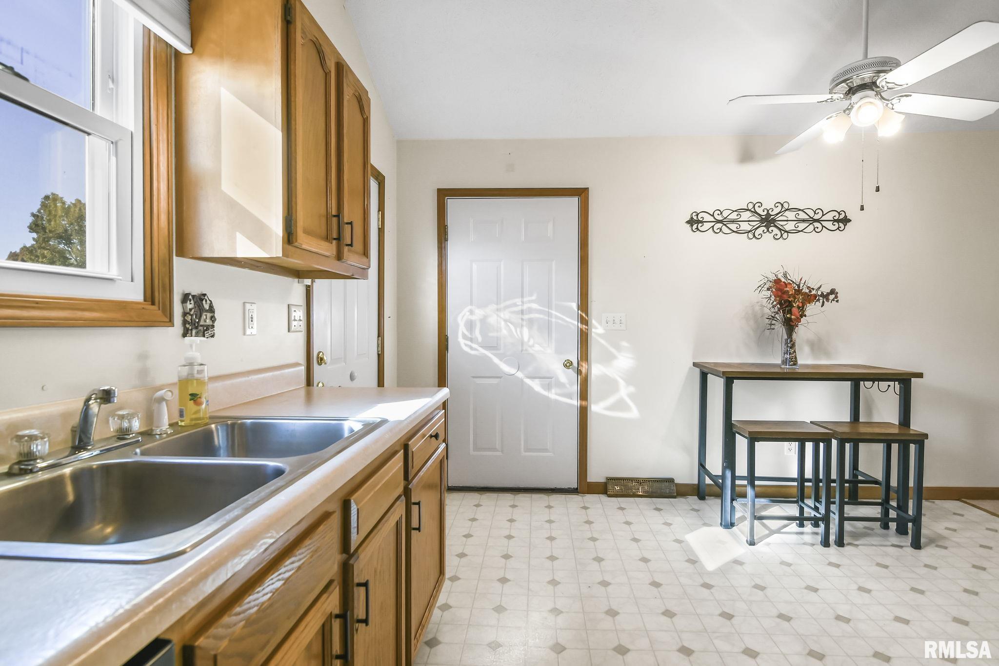 3060 Biscayne Drive Springfield, IL 62707 - Photo 10 of 33 Gallery Image 10