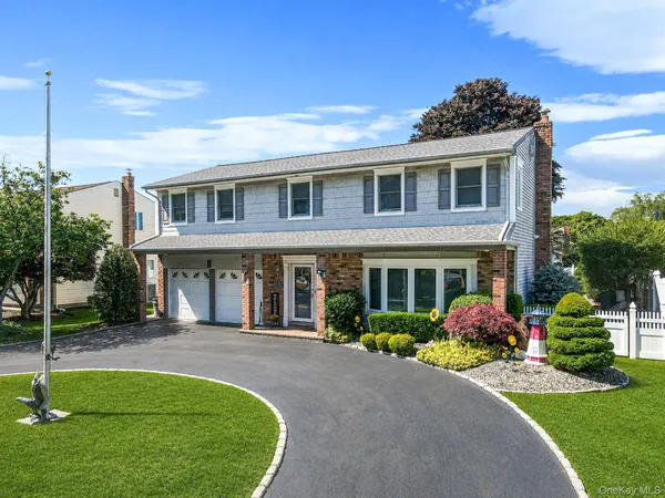 $999,888 | 27 Jasmine Lane, Kings Park, NY 11754