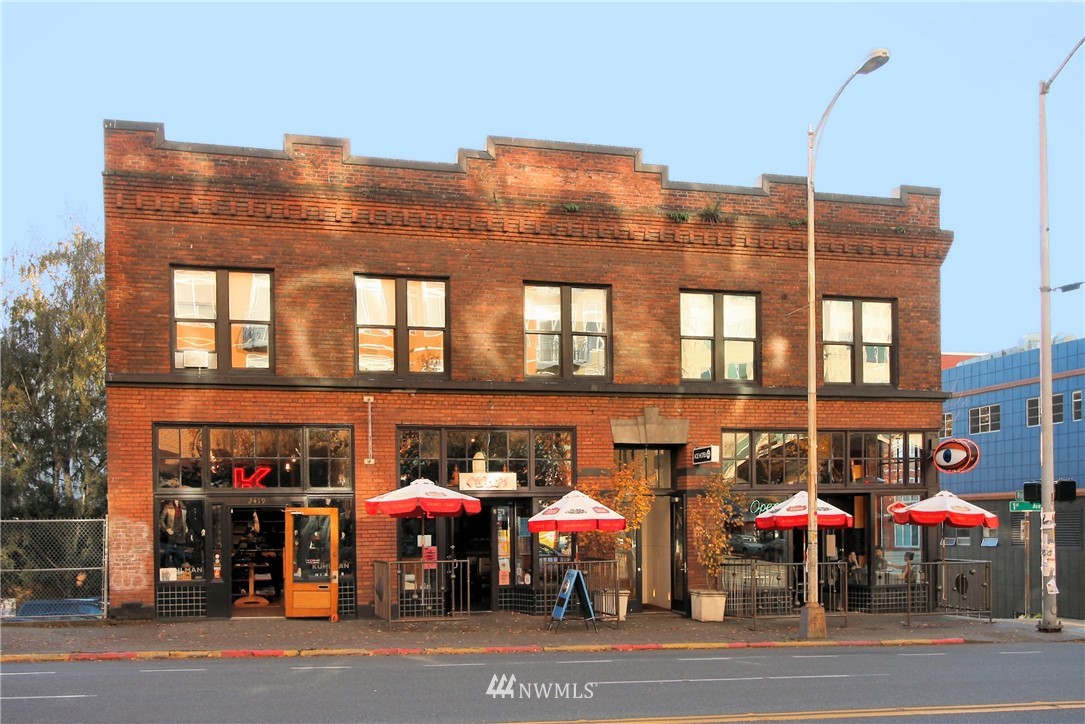 2415 2nd Avenue, Unit 547 Seattle, WA 98121 - Photo 20 of 20 a front view of a building with street view