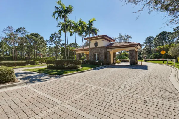 $805,000 | 627 Castle Drive, Palm Beach Gardens, FL 33410