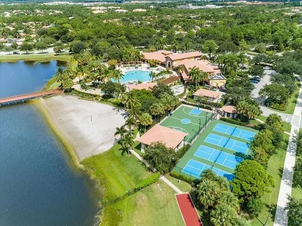 $805,000 | 627 Castle Drive, Palm Beach Gardens, FL 33410