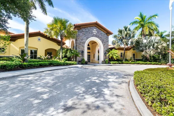 $805,000 | 627 Castle Drive, Palm Beach Gardens, FL 33410