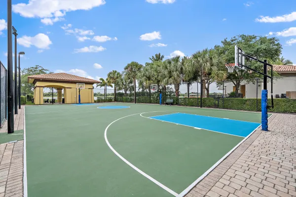 $805,000 | 627 Castle Drive, Palm Beach Gardens, FL 33410