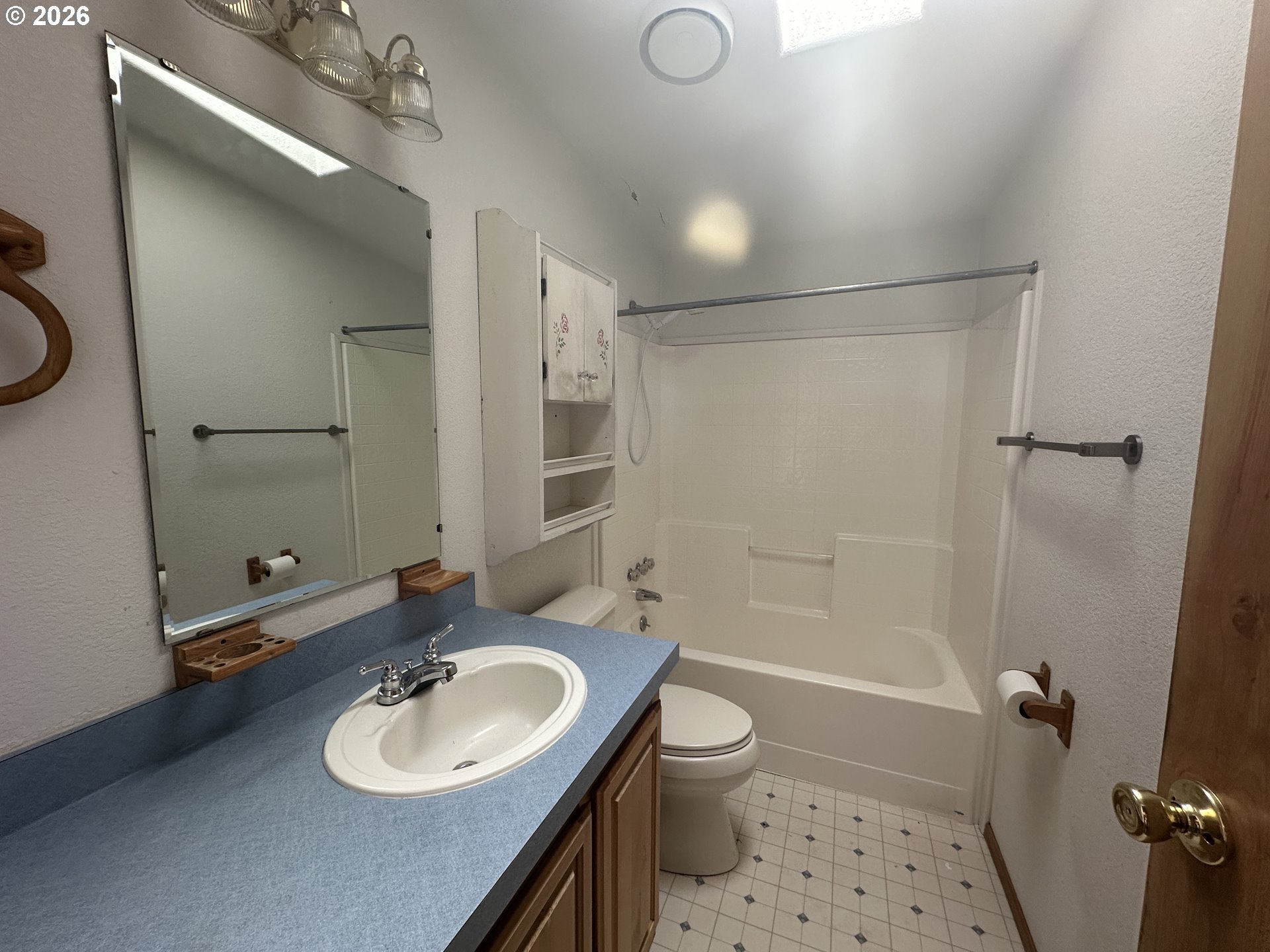 404 West 2nd Street Fossil, OR 97830 - Photo 14 of 19 a bathroom with a sink toilet tub and shower