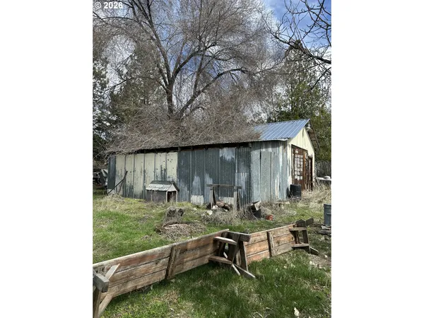 $159,900 | 404 West 2nd Street, Fossil, OR 97830