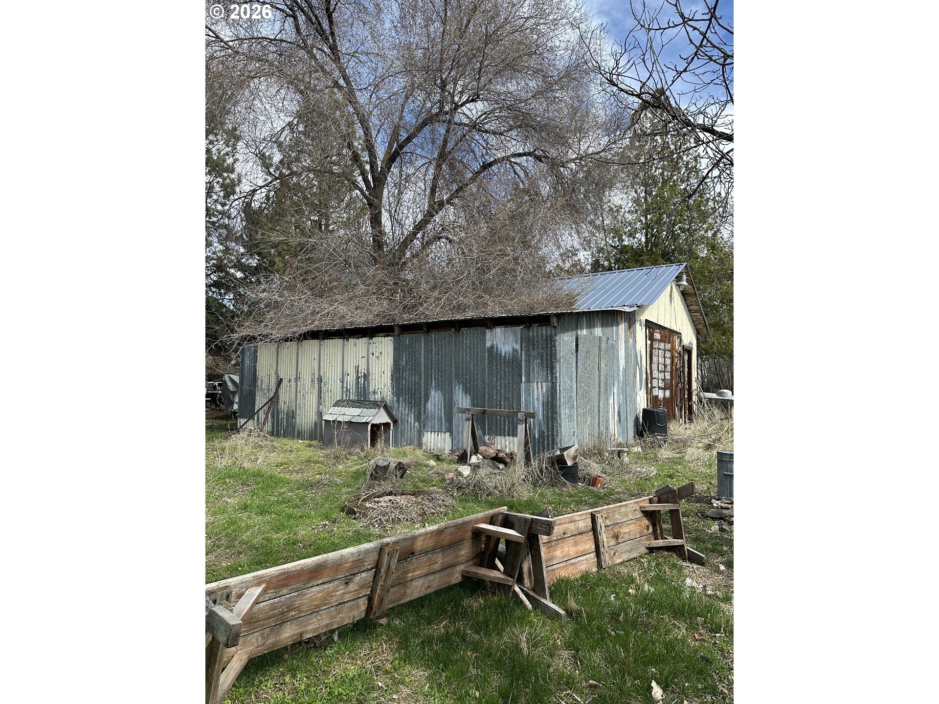 404 West 2nd Street Fossil, OR 97830 - Photo 17 of 19 a backyard of a house with table and chairs
