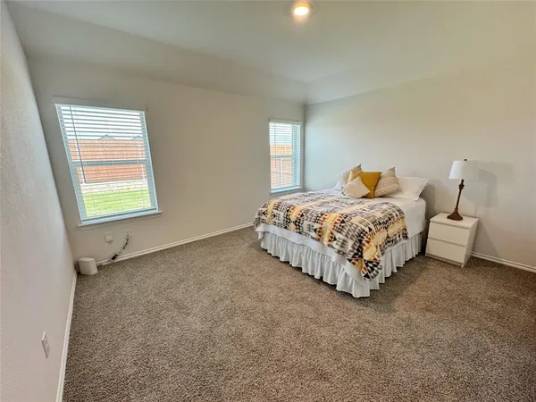 $2,400 | 390 Zenyatta Drive, Waxahachie, TX 75165