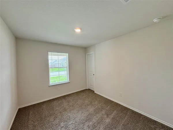 $2,400 | 390 Zenyatta Drive, Waxahachie, TX 75165