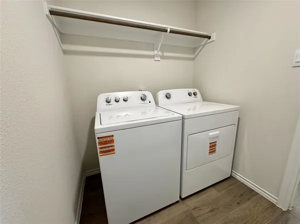 $2,400 | 390 Zenyatta Drive, Waxahachie, TX 75165