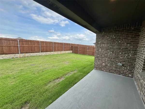 $2,400 | 390 Zenyatta Drive, Waxahachie, TX 75165