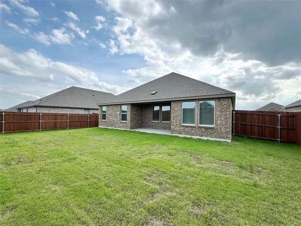$2,400 | 390 Zenyatta Drive, Waxahachie, TX 75165