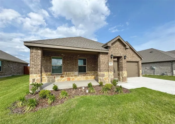 $2,400 | 390 Zenyatta Drive, Waxahachie, TX 75165
