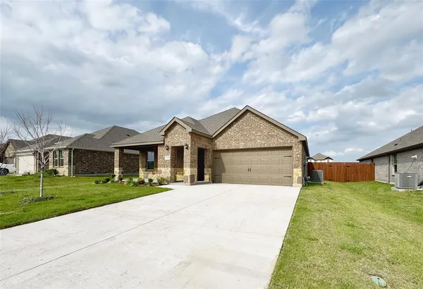 $2,400 | 390 Zenyatta Drive, Waxahachie, TX 75165